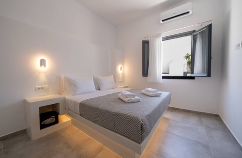 Pyrgos Hotel | Alaya Suites
