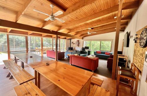 Sawmill Settlement Cabin | Albaski Lodge Room 4