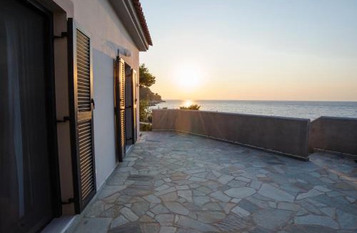 Samos House | Albatross House