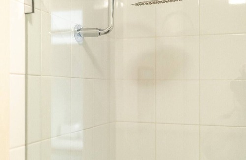Suffolk Park Apartment | Alcorn Garden-Beautiful, dog friendly 2 mins walk to beach