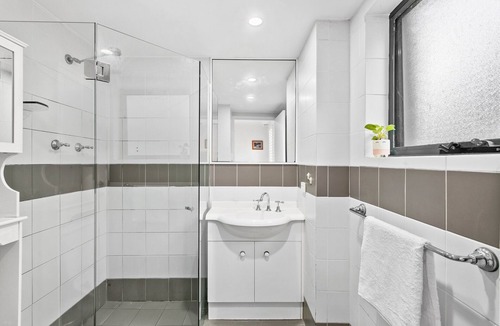 Crows Nest Apartment | ALEX6 - peaceful 1 bedroom in heart of Crows Nest