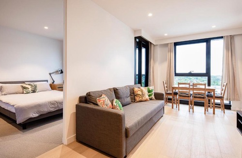Box Hill Apartment | Ali & Hill Accommodation@Skyone