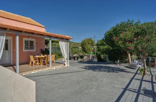 Anafonitria Apartment | Alice Happy Place 2 , only 5 minutes from the shipwreck!