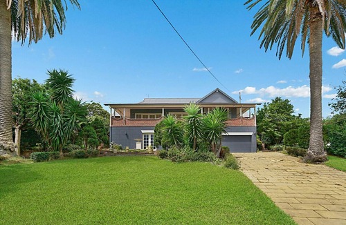 Speers Point House | Alices Lake House, Speers Point, Lake Macquarie water views & indoor pool,