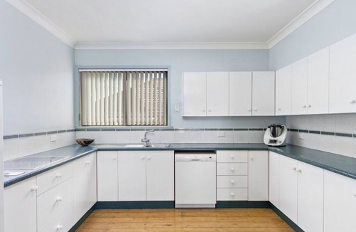 Cessnock House | Alices Place, Hunter Valley, Large home, 6 Beds, sleeps 12, central location
