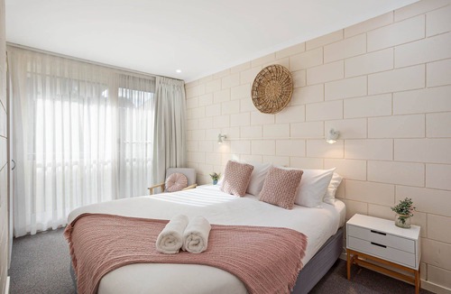 Merimbula House | All Decked out at Penguin Mews - Unit 9
