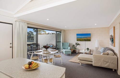 Merimbula Apartment | All Decked out at Penguin Mews Unit 9 - 2+ nights