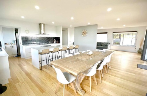 Mirador House | Allawah - 5 bedroom luxury home with a pool