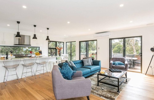 Lorne House | Allawah - Stylish & Homely.