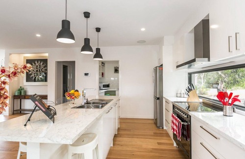 Lorne House | Allawah - Stylish & Homely.