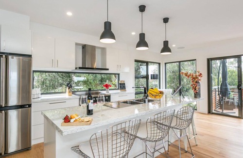 Lorne House | Allawah - Stylish & Homely.