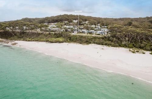 Hyams Beach House | Allure at Hyams Beach - seconds to white sands