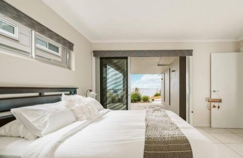 Hyams Beach House | Allure at Hyams Beach - seconds to white sands