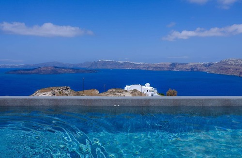 Akrotiri Apartment | Alluring Santorini Room | Myrmidon Room | Elegant Double Room with Caldera.
