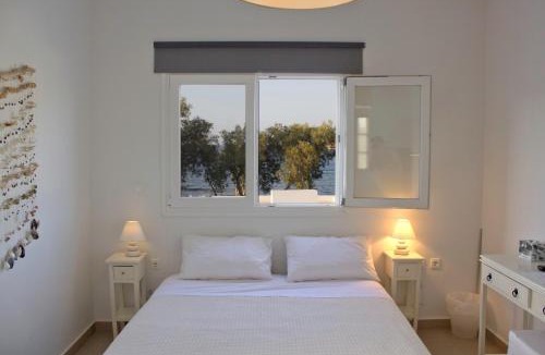 Naousa Hotel | Almira Suites - Seafront - Naousa Paros