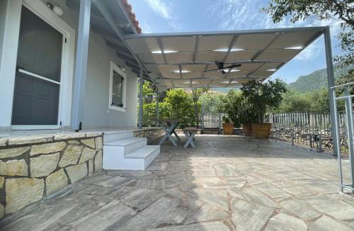 Poulithra House | Aloni house