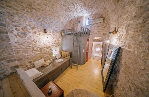 Kalamoti Villa | Alternative Medieval Villa