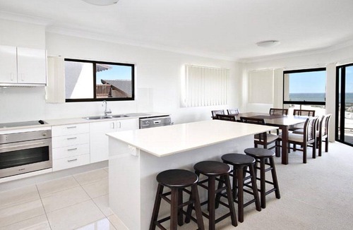 Kings Beach Apartment | Amalfi Unit 11, - Above All Else - 50 King Street