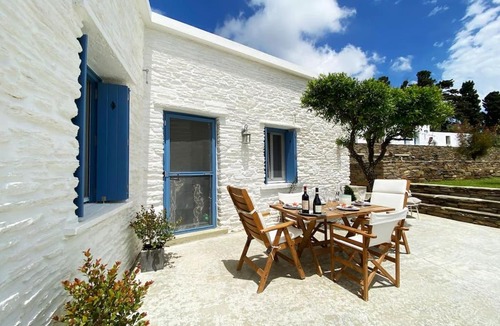 Menites House | Amarienitas Suites