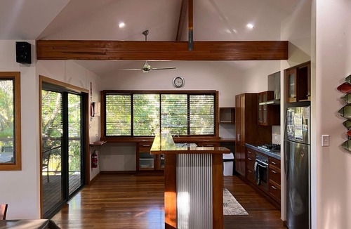Arakoon House | Amaroo within walking distance to Trial Bay and Little Bay