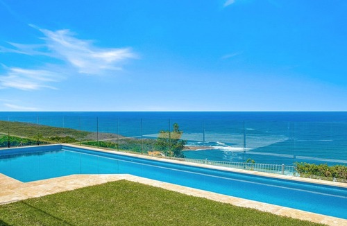 Killcare Heights House | Amazing 180 Degree Views by HolidayCo.