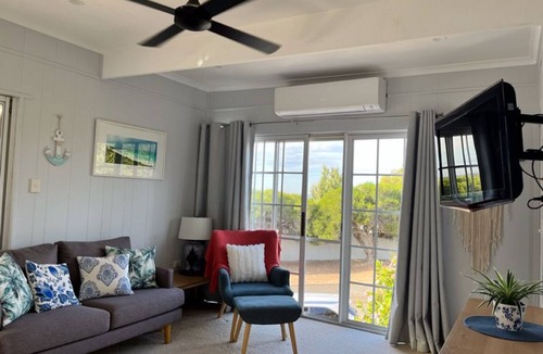 Louth Bay House | Amazing 2 level house less than 2 minutes walk to the beach.