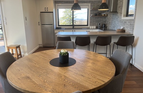 Mount Panorama Apartment | Ambleside - Mt Panorama Racing Circuit. Stay trackside on Conrod Straight!