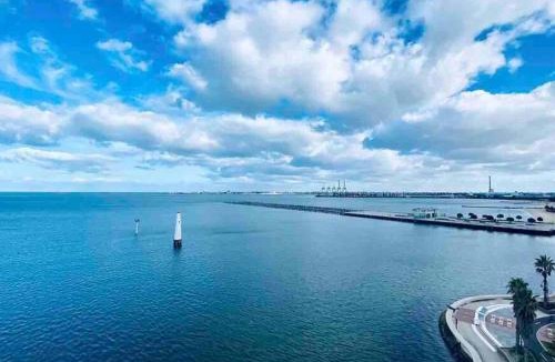 Port Melbourne Apartment | Amzing Ocean View Spacious Three Bedrooms Apartment Port Melbourne