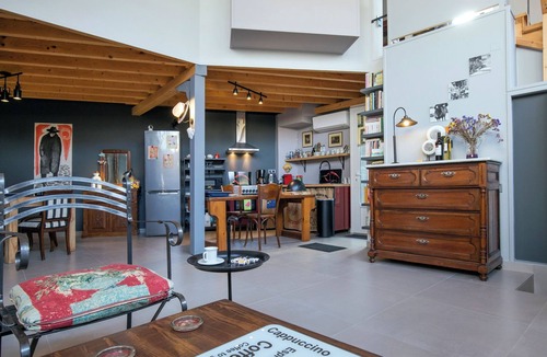 Lefkada House | An artistic experience of staying in a luxurious house at the 'heart' of Lefkada