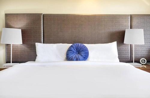 Darwin City Centre Apartment | An Exceptional Seaside Esplanade Locale with Pool