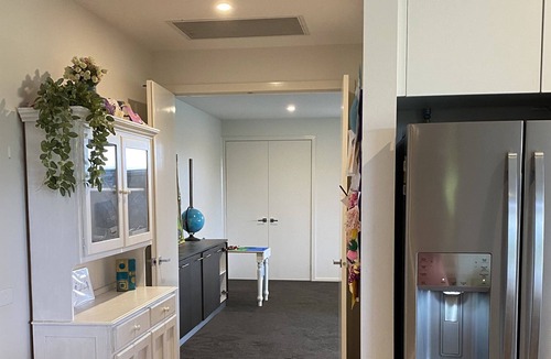 Waurn Ponds House | An idyllic 6 bedroom, north facing property set on 5 acres, rolling hill views.