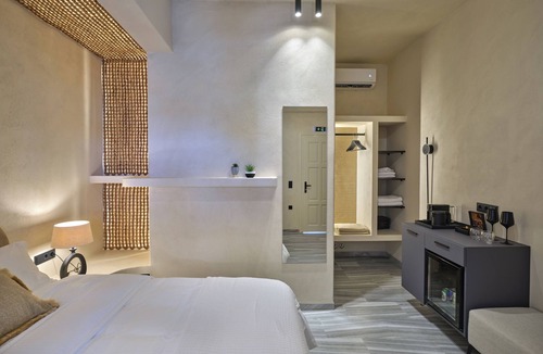 Piso Livadi Hotel | Anchorage Paros
