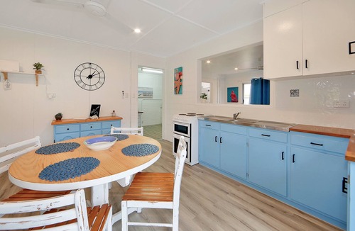 Innes Park Villa | Anchors Away Opposite Beach and Park, Dogs Welcome