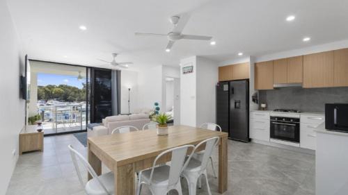 Sandstone Point Apartment | Anchors Away - Waterfront Unit