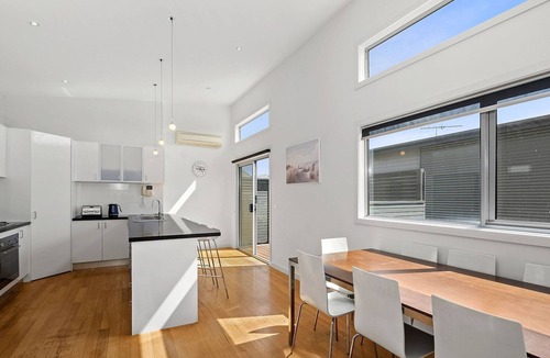 Torquay House | Anderson Central Torquay 36