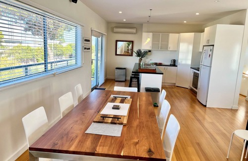 Torquay House | Anderson Retreat: 3 BR, 2 BA Townhouse in Torquay, Sleeps 10