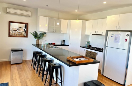 Torquay House | Anderson Retreat: 3 BR, 2 BA Townhouse in Torquay, Sleeps 10