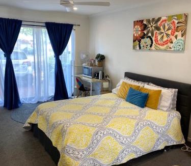 Lynbrook Bed & Breakfast | Ange's BnB - Self Contained Unit with Ensuite