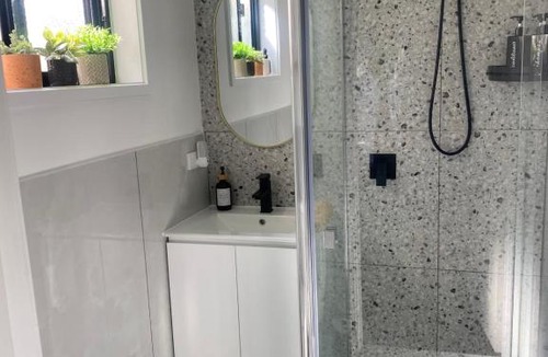 Lynbrook Bed & Breakfast | Ange's BnB - Self Contained Unit with Ensuite