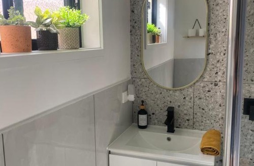 Lynbrook Bed & Breakfast | Ange's BnB - Self Contained Unit with Ensuite