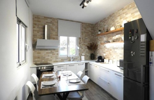 Gennadi House | Angelica Residence
