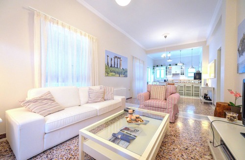 Kalamata Villa | Angelinas Quarters - Kalamata Mediterranean Suites & Villas