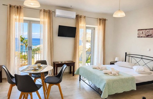 Koroni Apartment | Angira 5 Seaview Escape - Koroni Bright Getaway