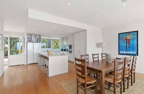 Anglesea House | Anglesea View I Ocean Views I Linen Provided