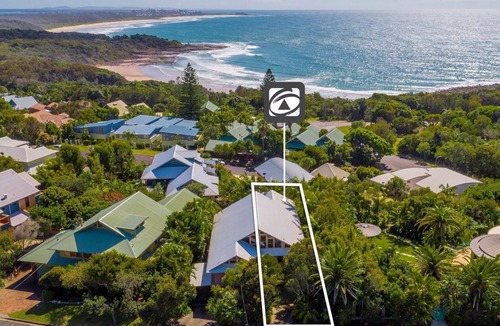 Angourie Apartment | Angourie Palms - Located in a fabulous location walking distance to Angourie surfing beaches.