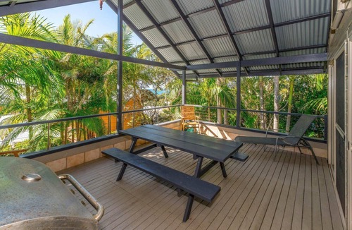 Angourie Apartment | Angourie Palms - Located in a fabulous location walking distance to Angourie surfing beaches.