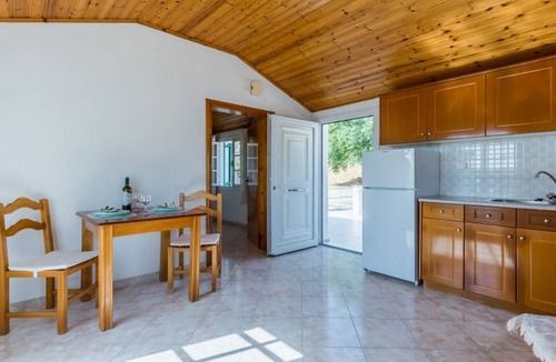 Agios Stefanos Apartment | Anna