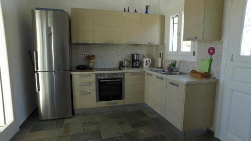 Azolimnos House | Anna