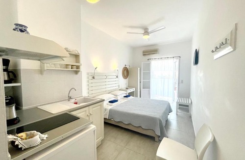 Piso Livadi Apartment | Anna's Studio