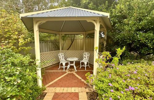 West Busselton House | Anne's Retreat - Busselton